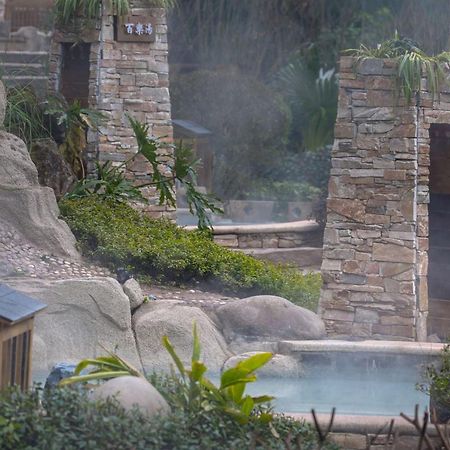Howard Johnson Huashuiwan Hot Springs Resort Chengdu Eksteriør bilde