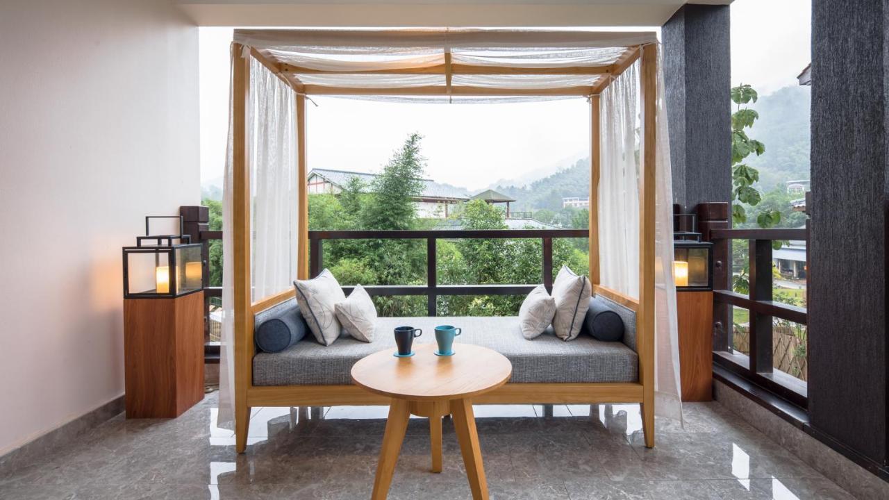 Howard Johnson Huashuiwan Hot Springs Resort Chengdu Eksteriør bilde