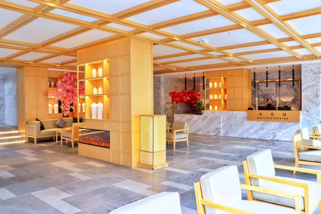 Howard Johnson Huashuiwan Hot Springs Resort Chengdu Eksteriør bilde